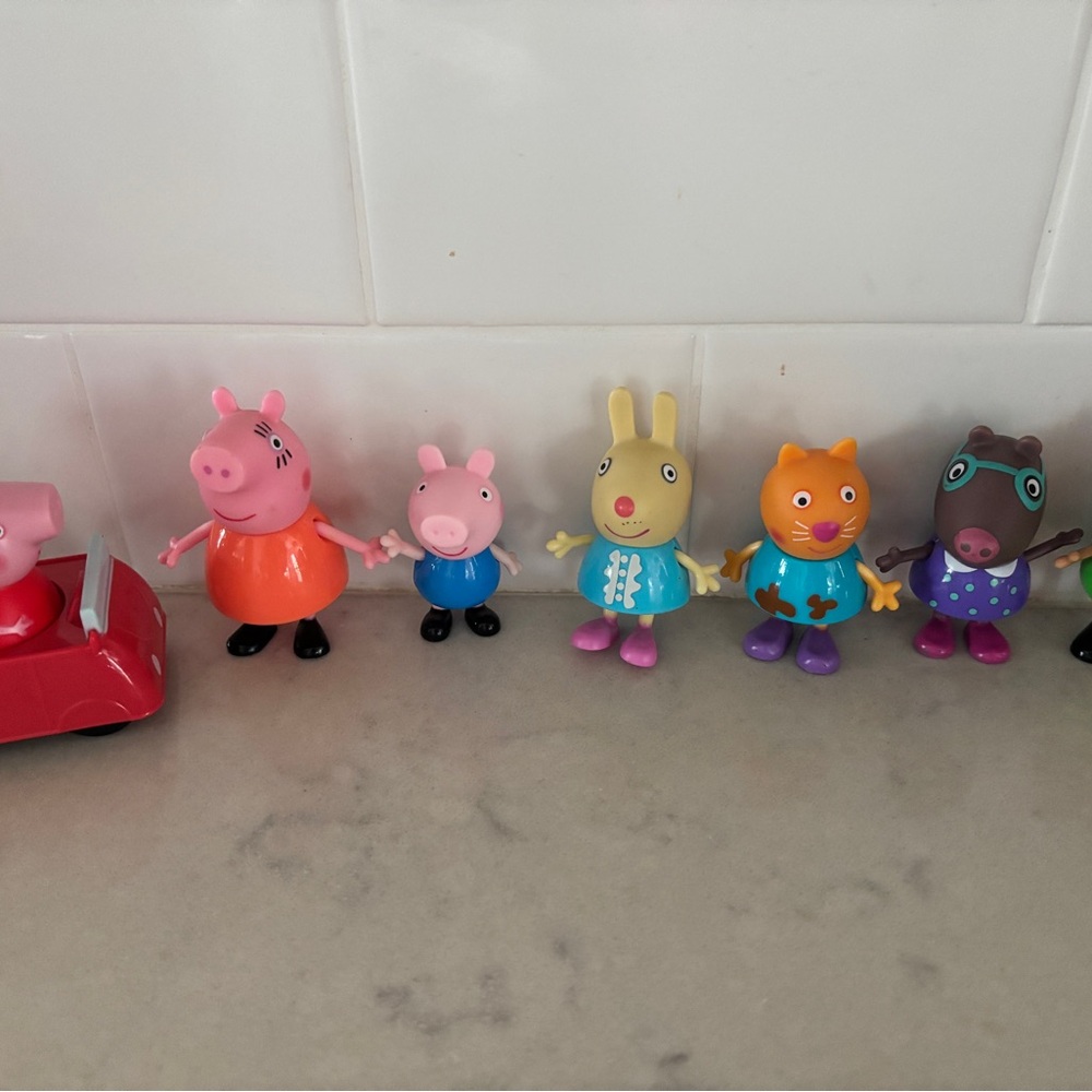 Peppa Pig and Friends Playset - Pink, Blue, Yellow